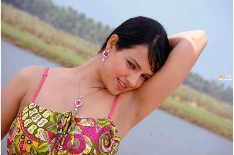 Saloni Aswani Hot and Sexy Images