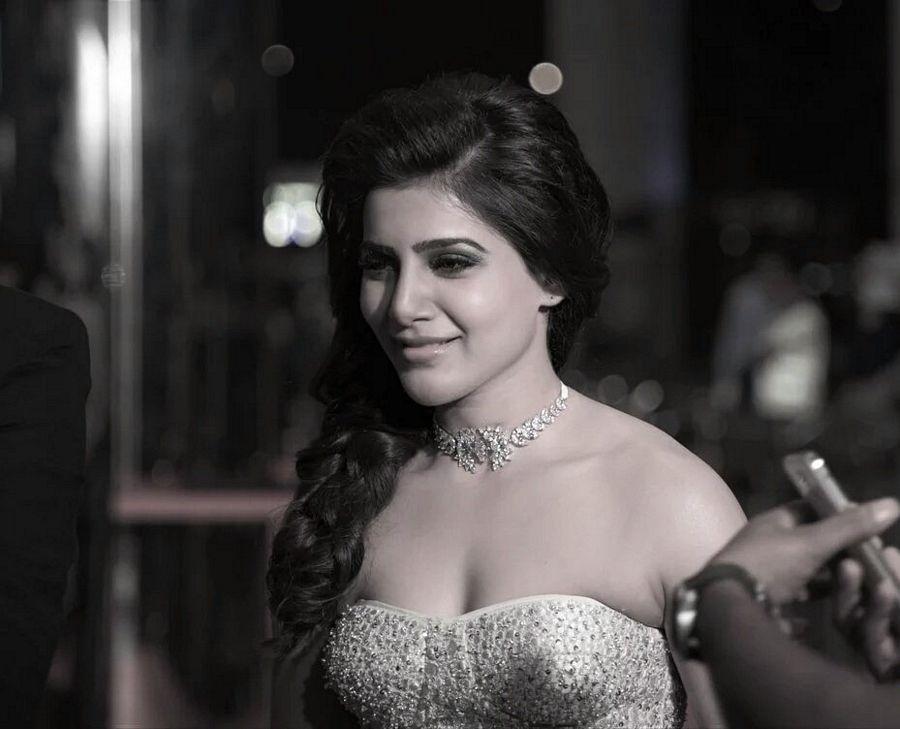 Samantha Hot & Sexy Deep Cleavage & Navel Show Stills