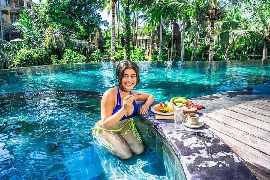 Shenaz Treasury Hot Sexy Stills