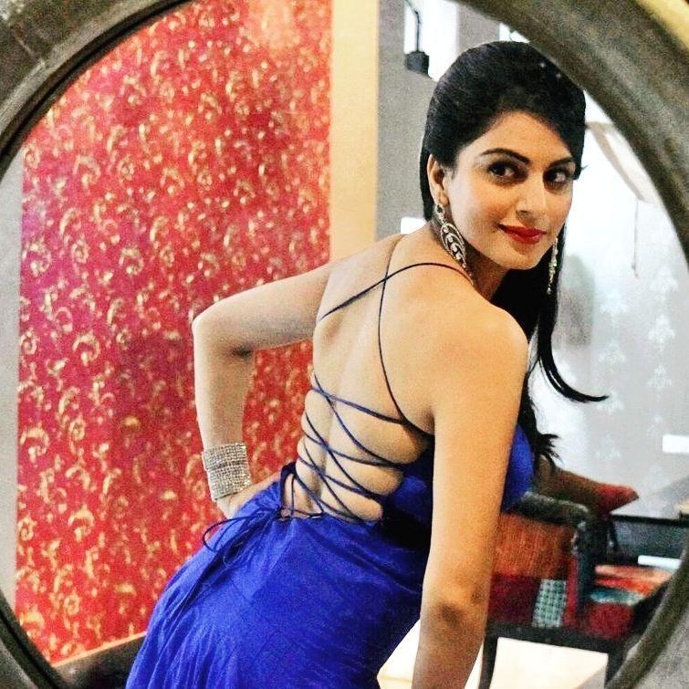 Shraddha Arya Photos See Her Beautiful Images & Hot Pics