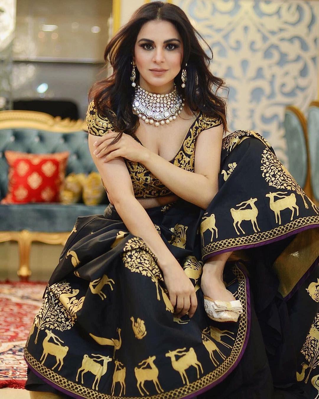 Shraddha Arya Photos See Her Beautiful Images & Hot Pics