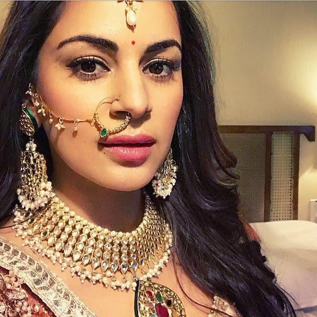 Shraddha Arya Photos See Her Beautiful Images & Hot Pics