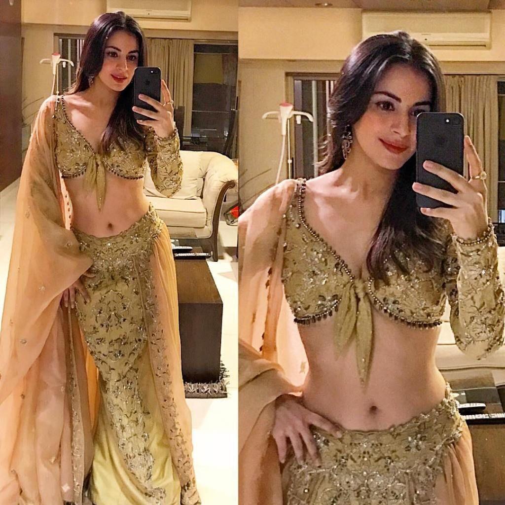 Shraddha Arya Photos See Her Beautiful Images & Hot Pics