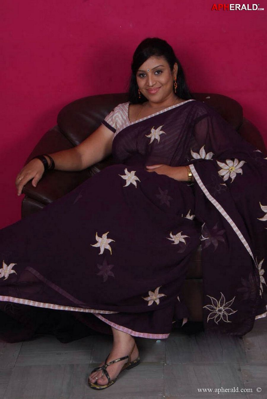 Side Actress Uma Aunty Hot Unseen Photos