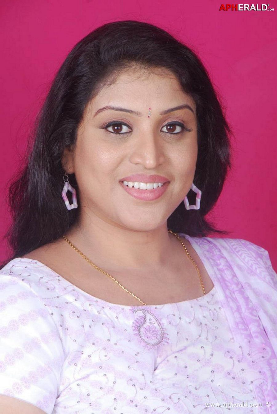 Side Actress Uma Aunty Hot Unseen Photos