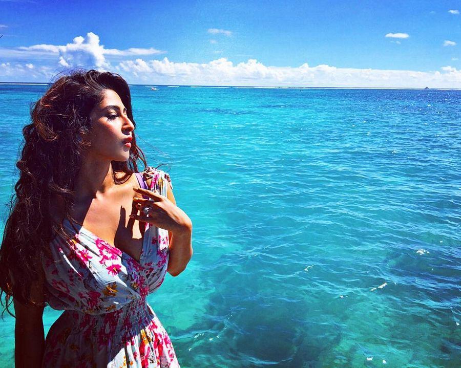 Sonarika Bhadoria Hot Cleavage And Thighs Photos