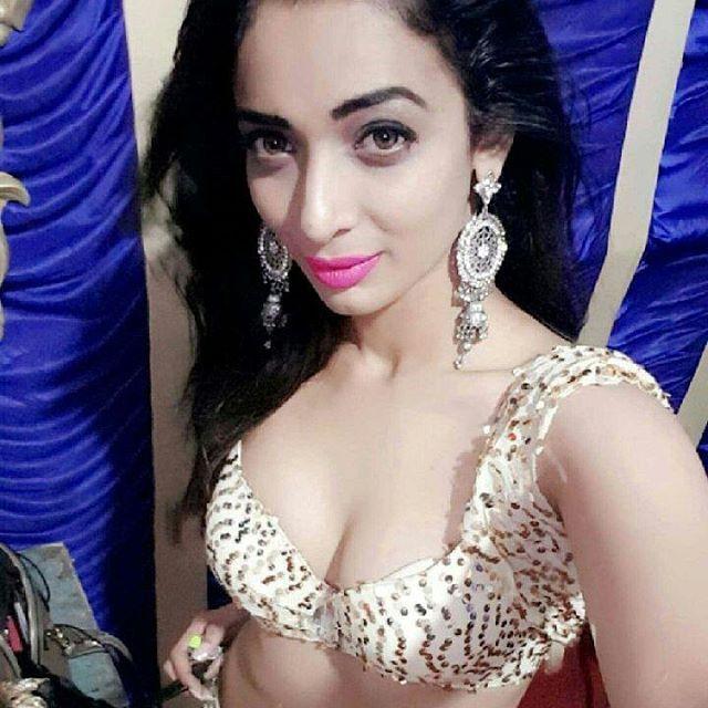 Stunning Actress Heena Panchal Never Seen Hot Photos Collection!