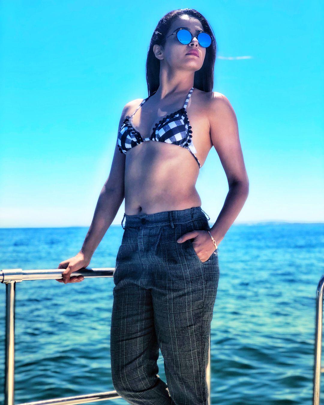 Surveen Chawla bikini pictures goes viral on Social Media