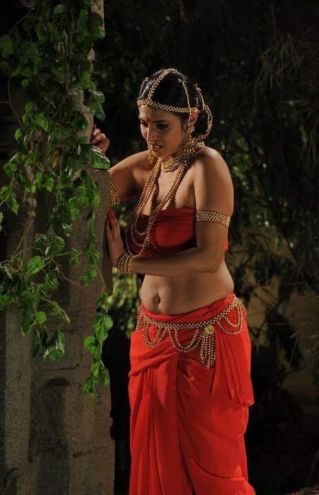 464px x 720px - Yesteryear Actress Kasthuri Sensuous Stills