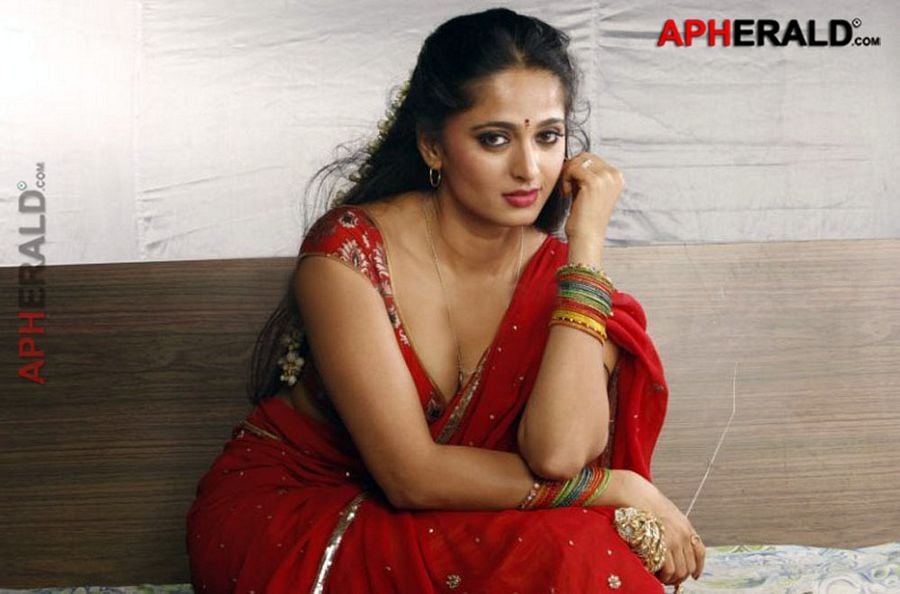 Actress Anuskha Hot Sexy Photo Pics