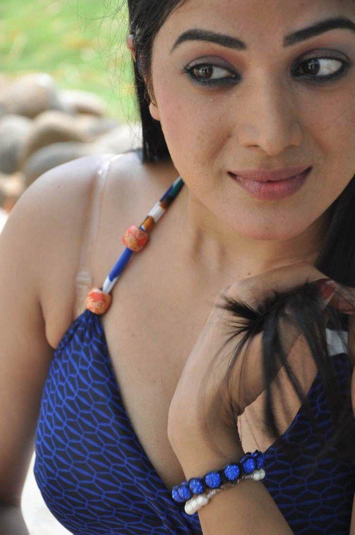 Actress Avanika Hot Pictures