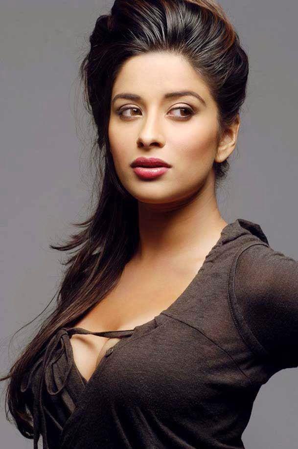 Actress Madhurima Hot Pictures