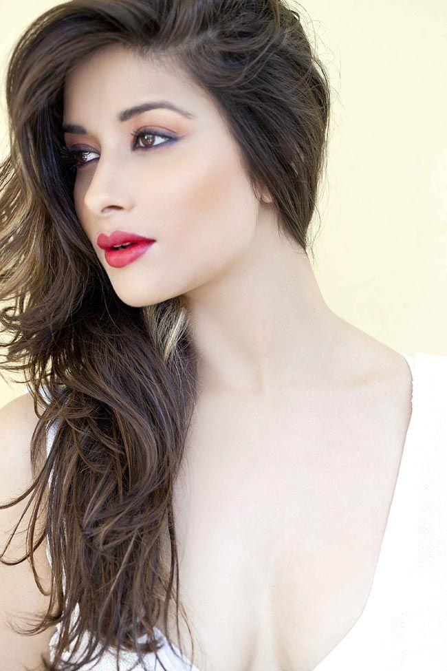 Actress Madhurima Hot Pictures