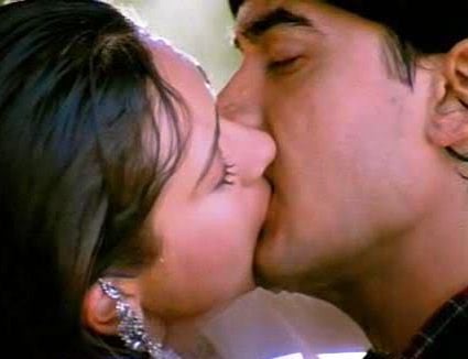 Actress Romantic Lip Lock Images