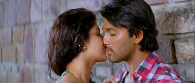 Actress Romantic Lip Lock Images