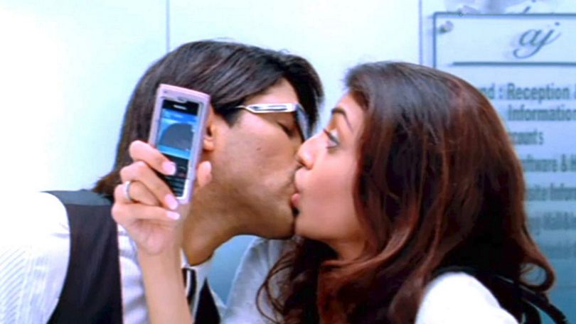 Actress Romantic Lip Lock Images