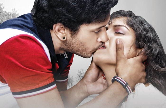 Actress Romantic Lip Lock Images