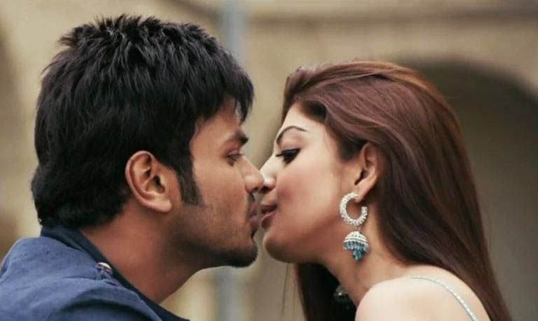 Actress Romantic Lip Lock Images