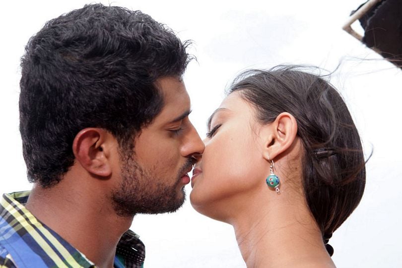 Actress Romantic Lip Lock Images