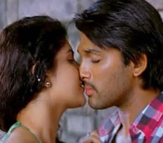 Actress Romantic Lip Lock Images