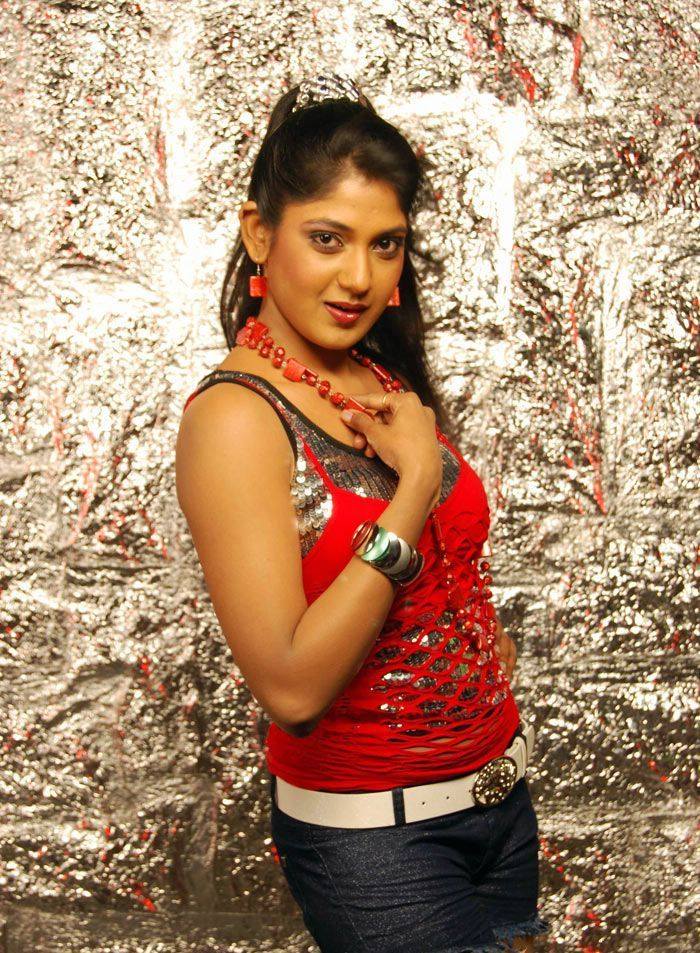 Actress Yagna Shetty Hot Images