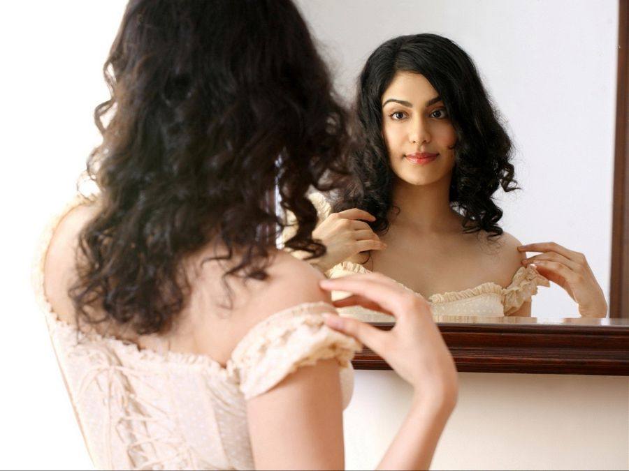 Adah Sharma Cute Spicy Photos