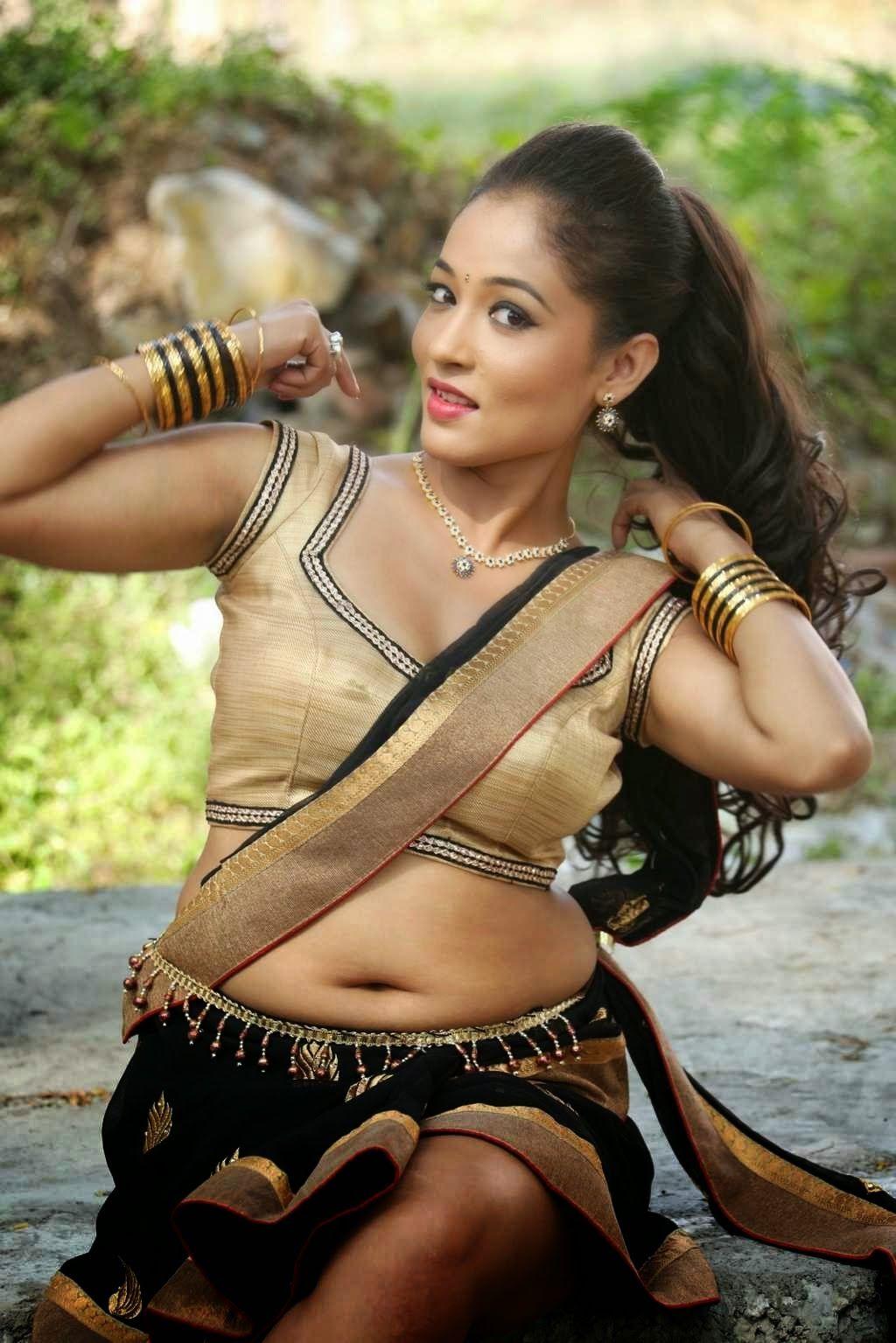 Agnes Sonkar Hot Navel Pics