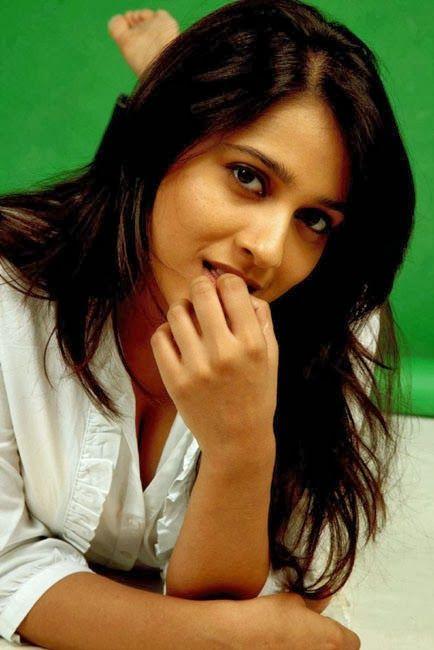 Anchor Reshma Hot Pictures