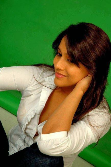 Anchor Reshma Hot Pictures