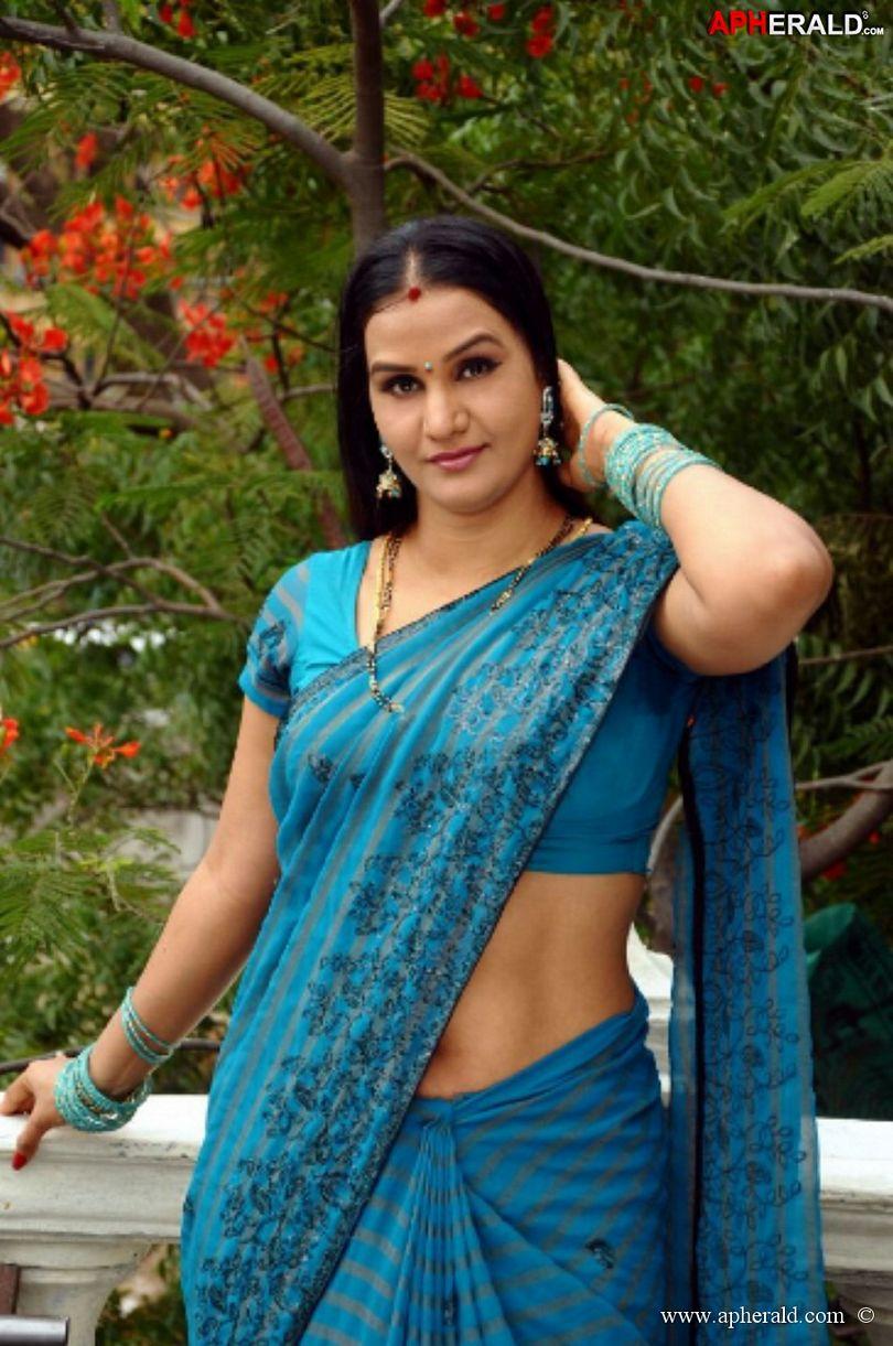 Apoorva Hot Saree Pics