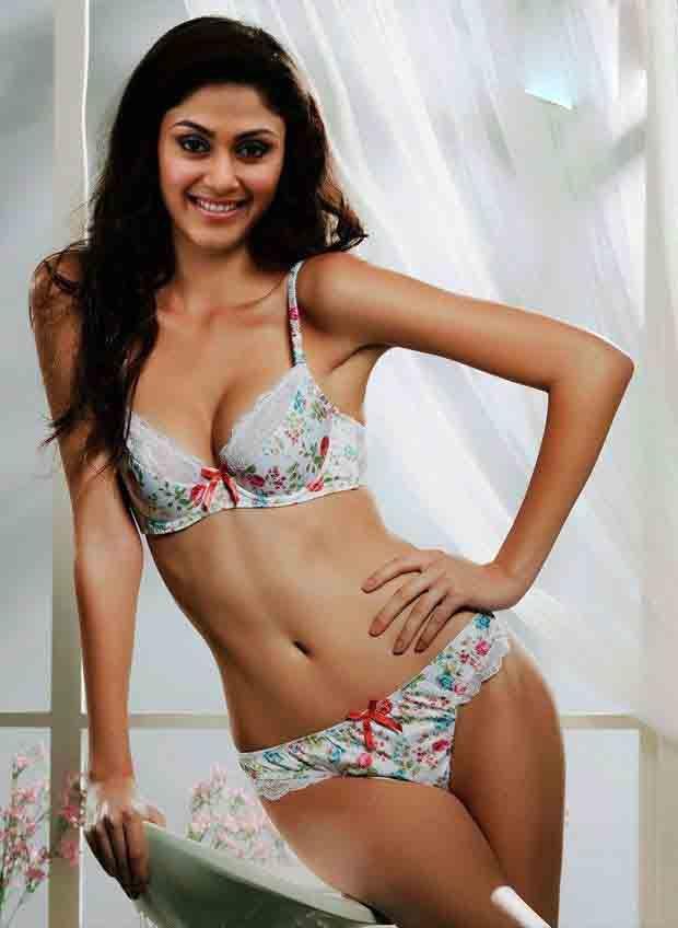 Bollywood Actress Bold Hot Photos