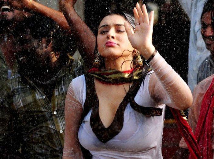 Bollywood Actress Exposed Shocking Stills