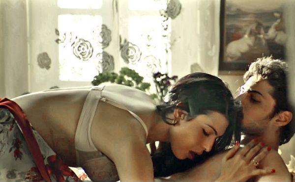 Bollywood Hot Romantic Scenes