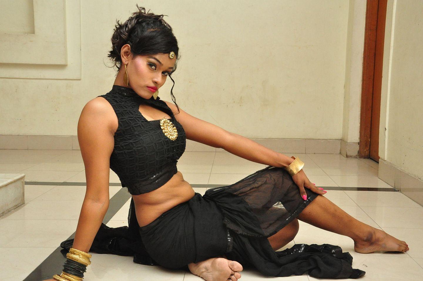 Dancer Nisha Sexy Photos