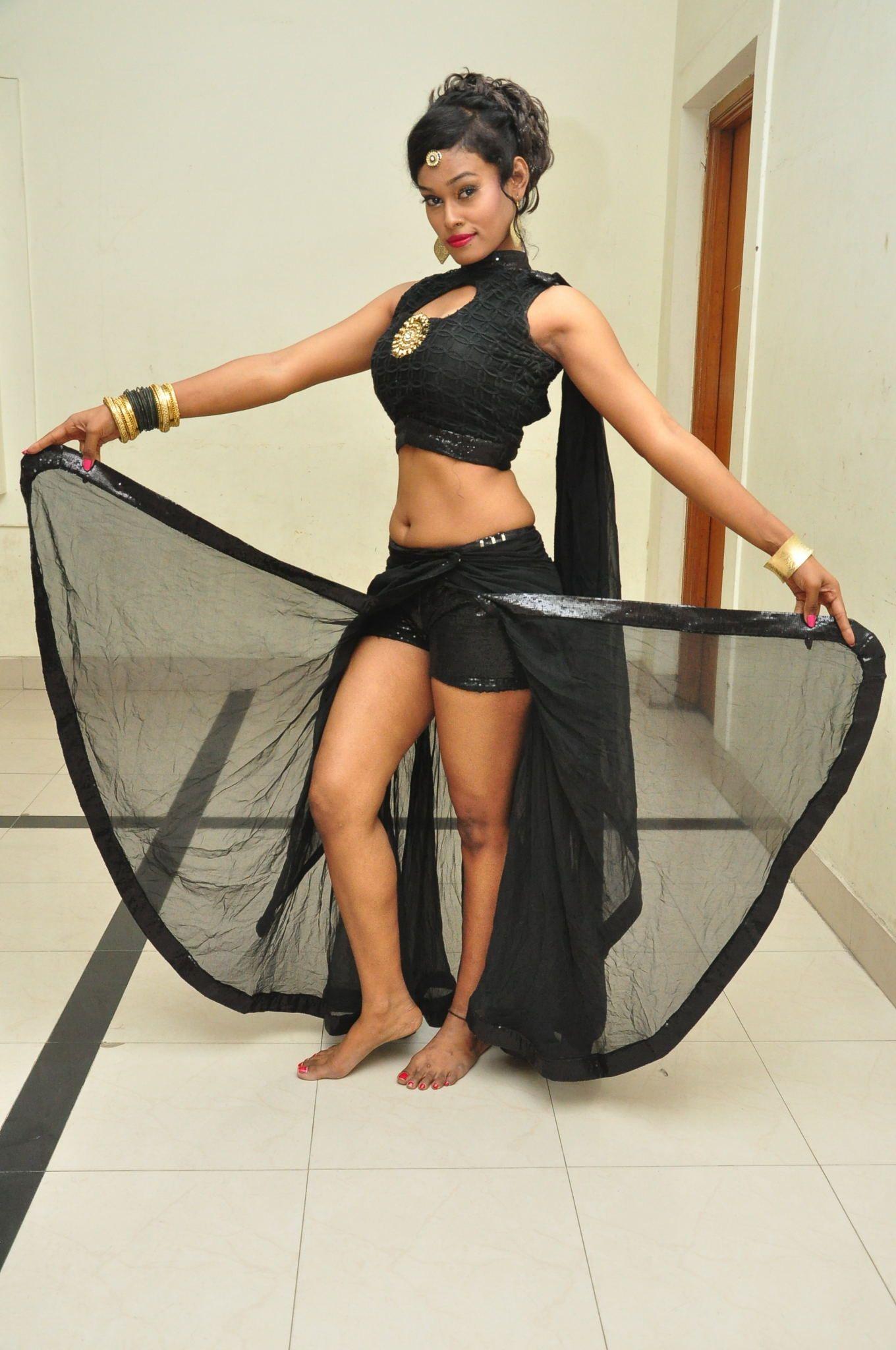 Dancer Nisha Sexy Photos