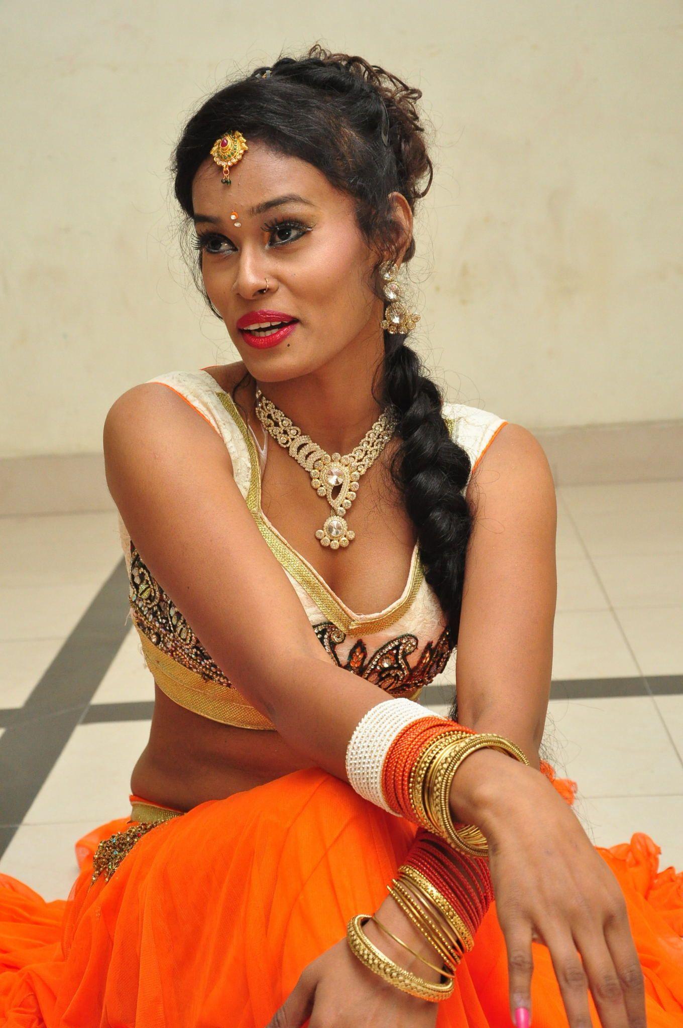 Dancer Nisha Sexy Photos