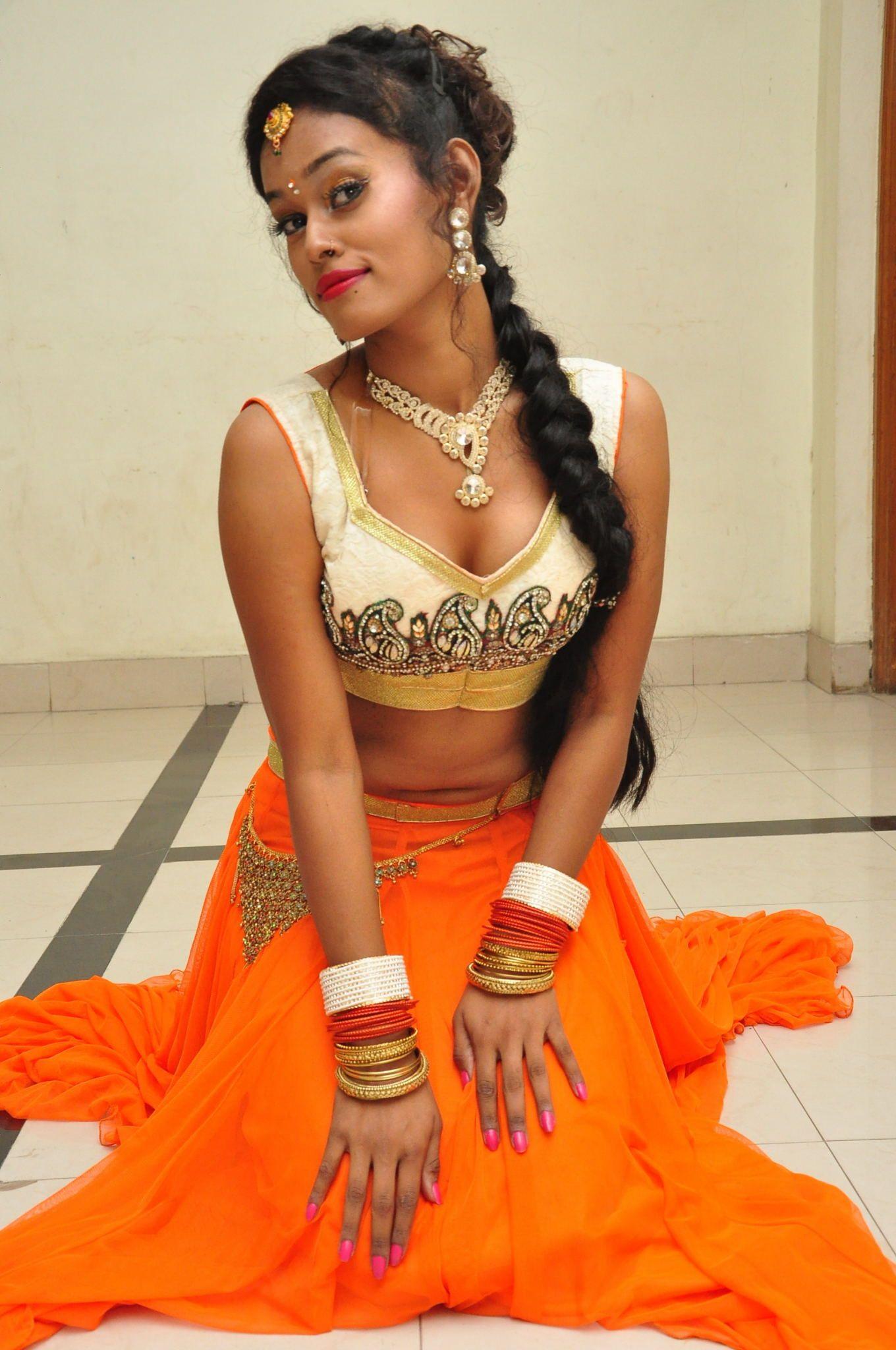 Dancer Nisha Sexy Photos