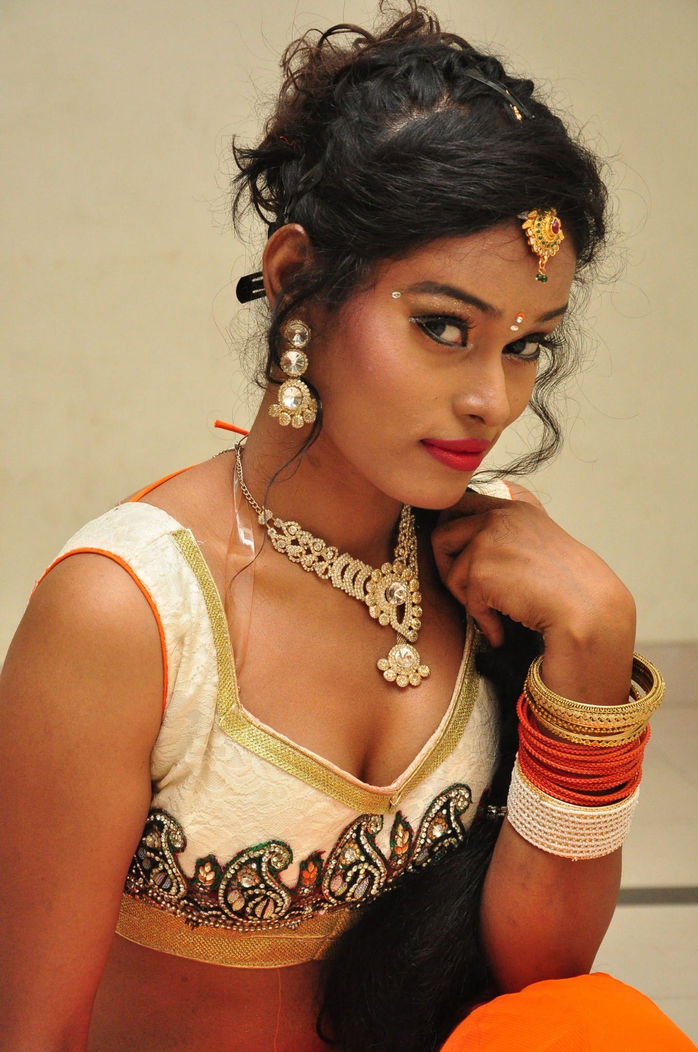 Dancer Nisha Sexy Photos