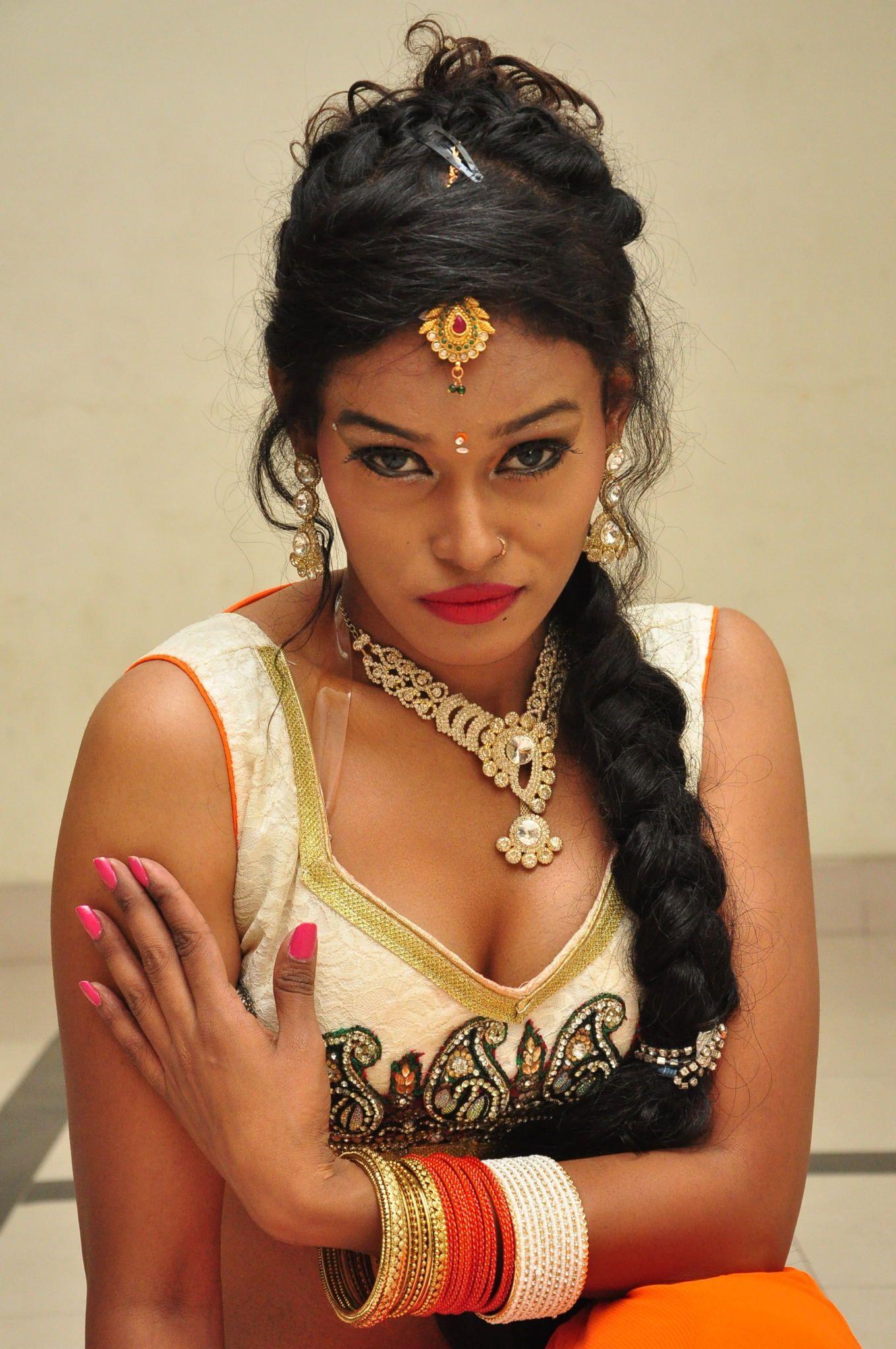 Dancer Nisha Sexy Photos