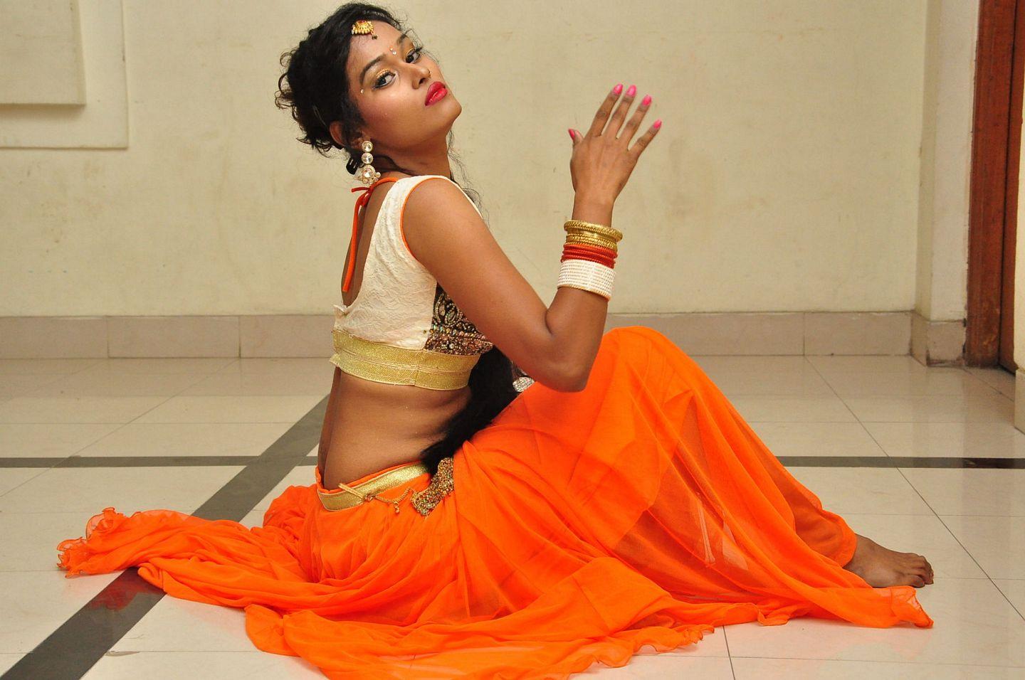 Dancer Nisha Sexy Photos