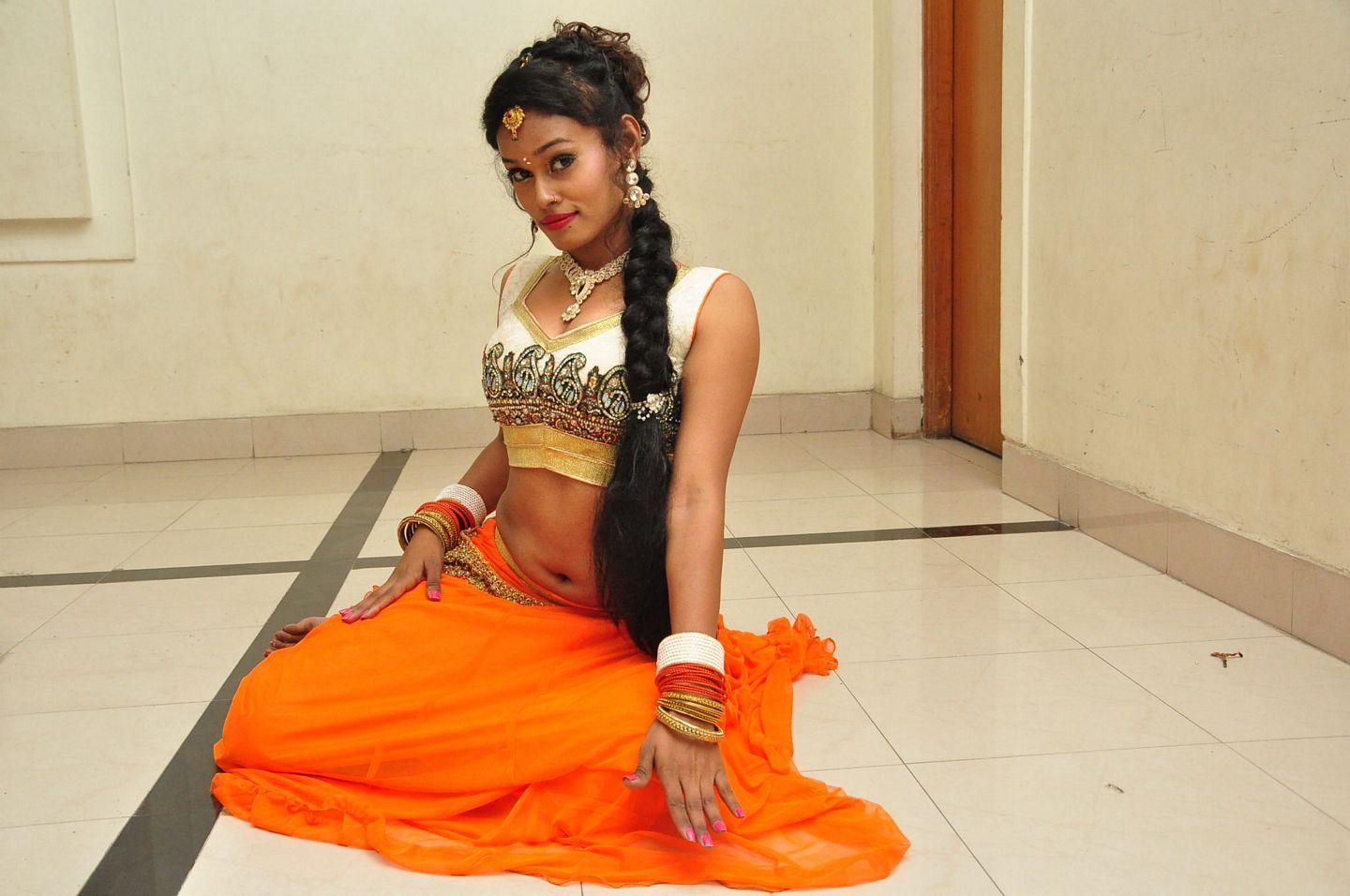 Dancer Nisha Sexy Photos