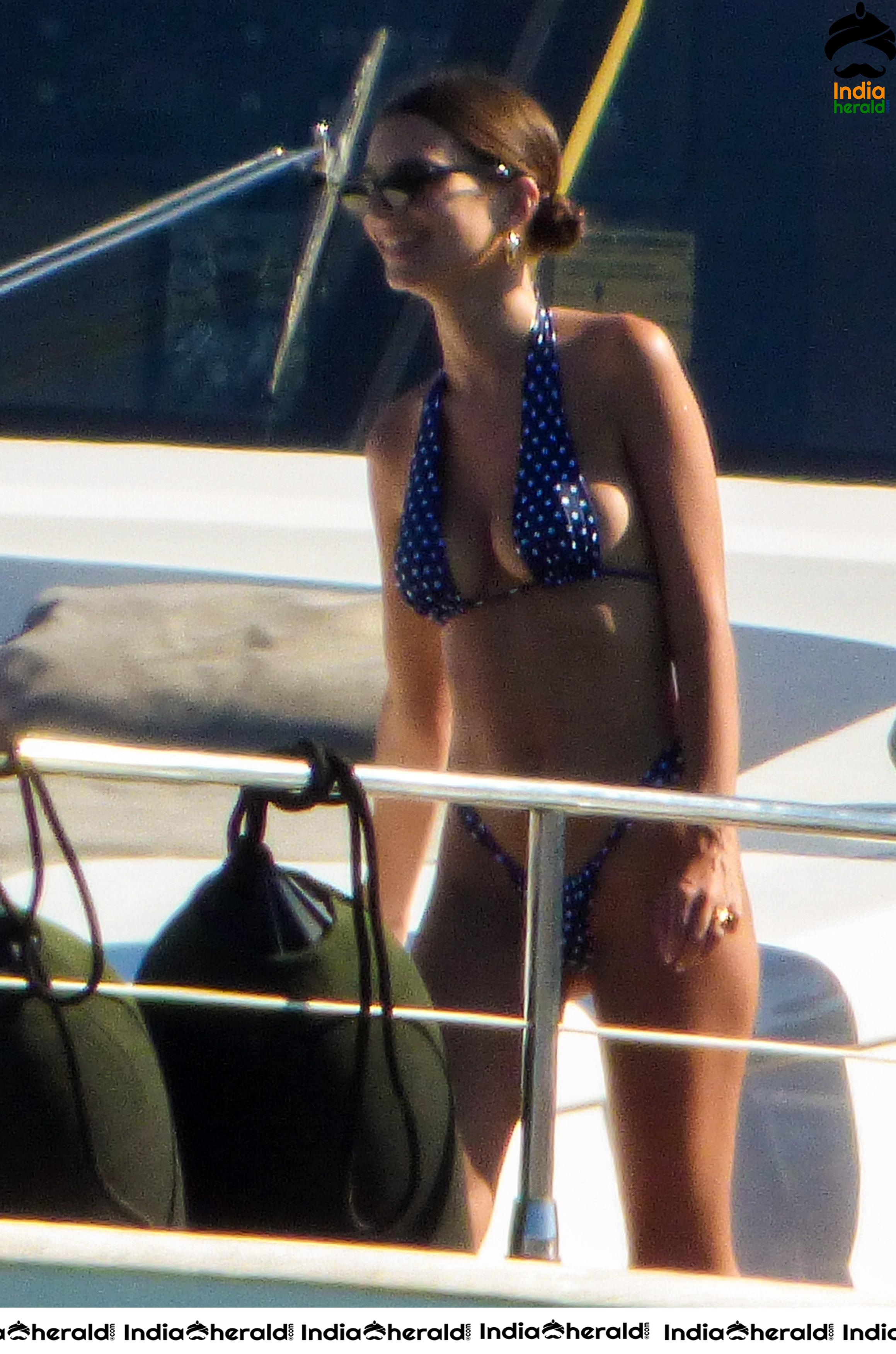 Emily Ratajkowski Wearing A Bikini On A Yacht In Mykonos Se