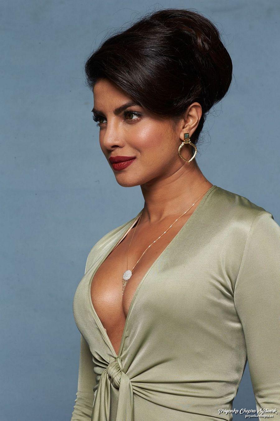 Gorgeous Beauty Priyanka Chopra Latest 2017 Hot Photos