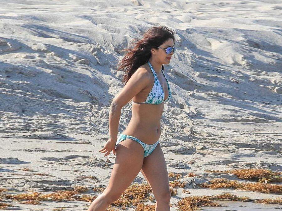 Gorgeous Beauty Priyanka Chopra Latest 2017 Hot Photos