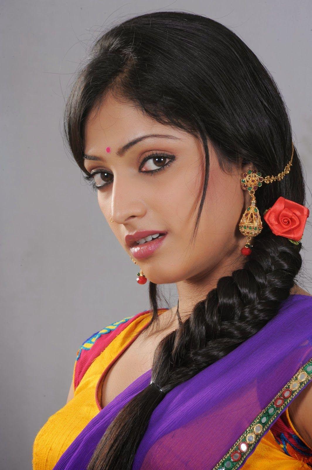 Hari Priya Hot Half Saree Pictures