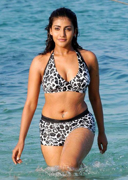 Hot Bathing and Towel pictures of indian actresses