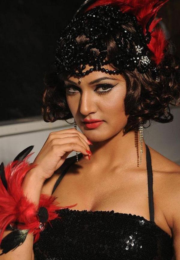 Item Girl Mukti Mohan Hot Photo Stills