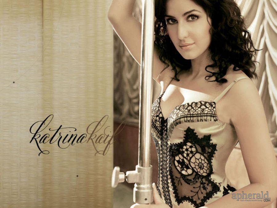 900px x 675px - Katrina Kaif Sexy Pics