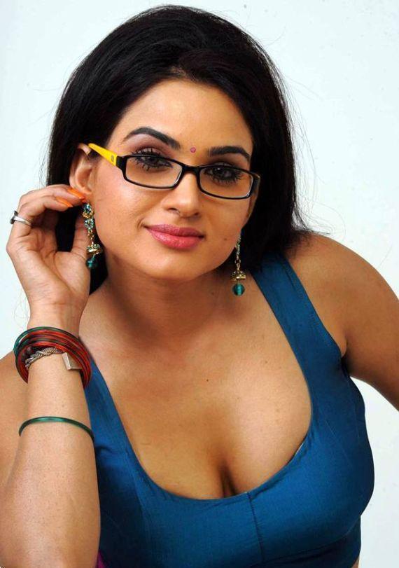 Kavita Singh Spicy Pics