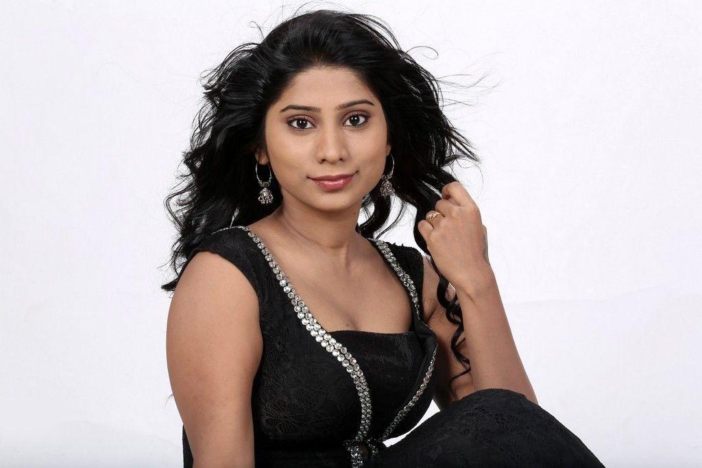 Midhuna Hot New Pics